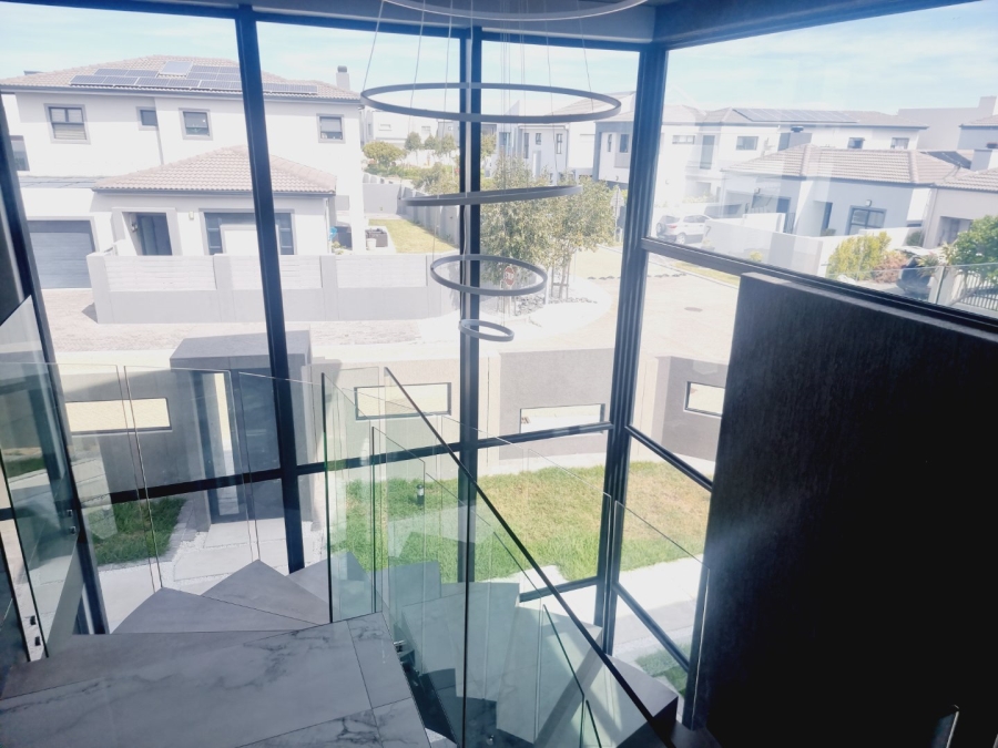 5 Bedroom Property for Sale in Parklands North Western Cape